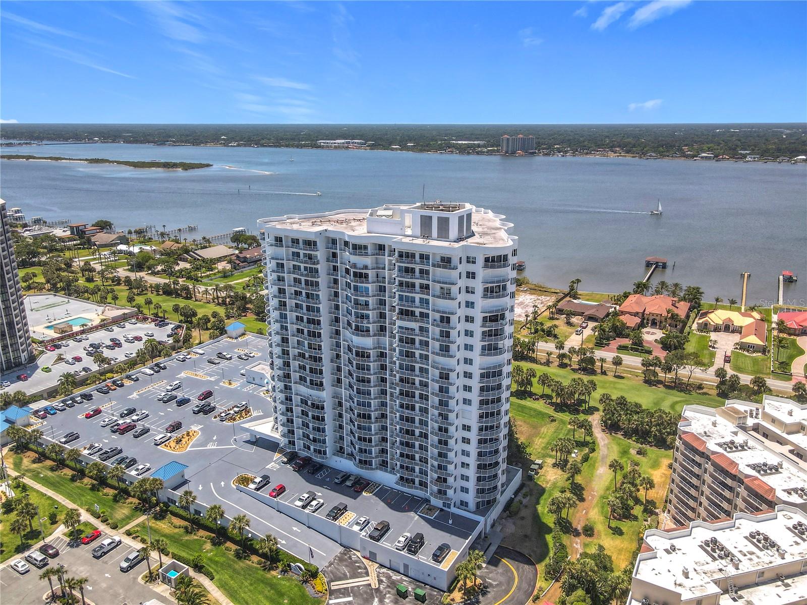 2 OCEANS WEST BOULEVARD 1007