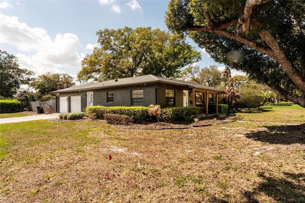 Photo of 2042 Yorkshire Drive, Winter Park, FL 32792 (MLS # O6390297)