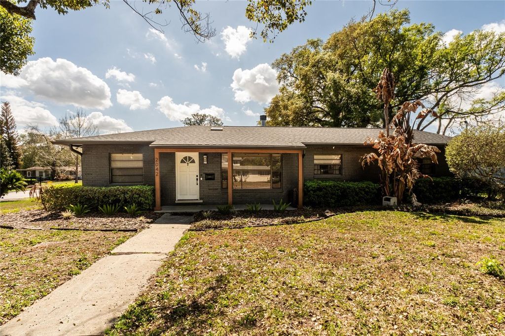 Photo of 2042 Yorkshire Drive, Winter Park, FL 32792 (MLS # O6390297)
