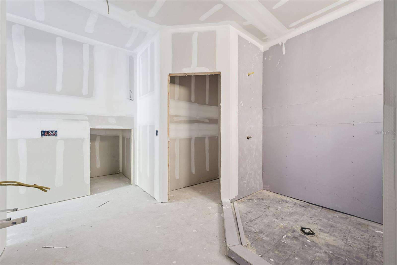 RIVER WOODS 5 ACRE DEV - Residential