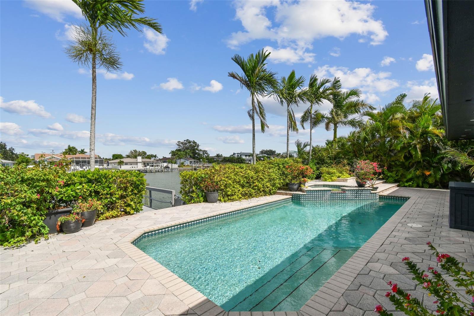 HOWARD ESTATES - Residential