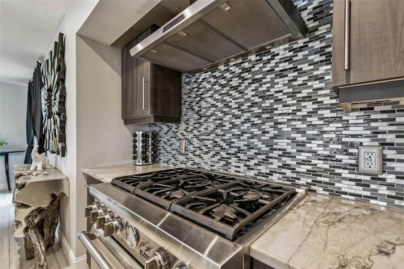 HOWARD ESTATES - Residential