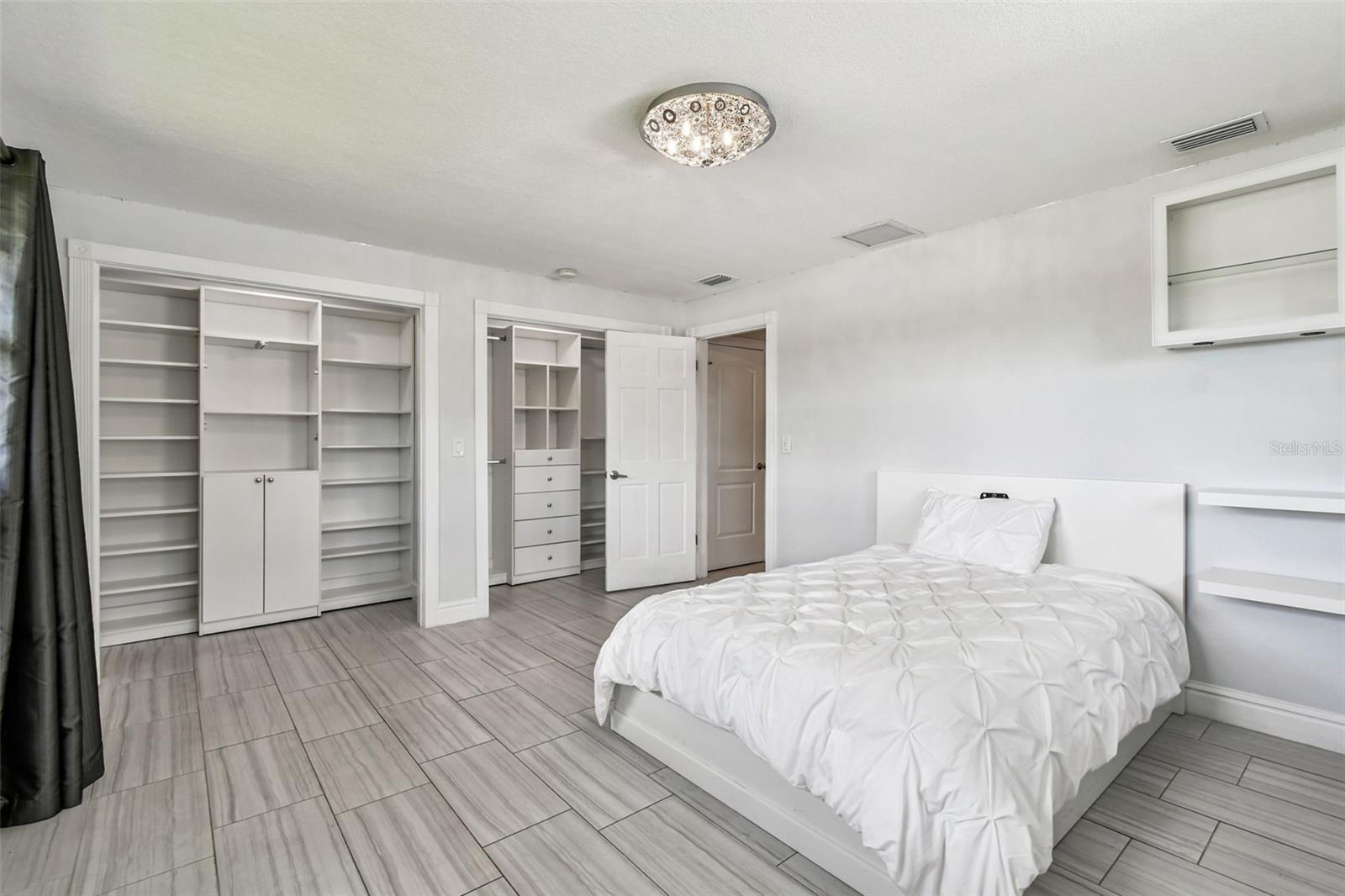 HOWARD ESTATES - Residential