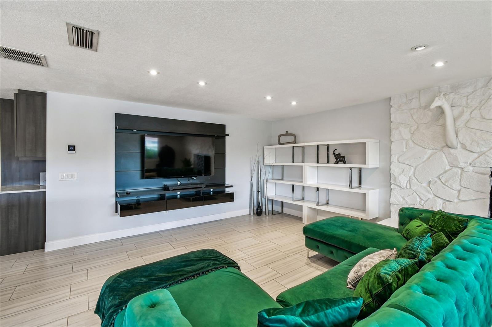 HOWARD ESTATES - Residential