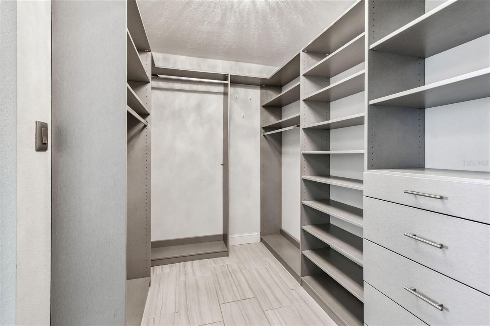 HOWARD ESTATES - Residential