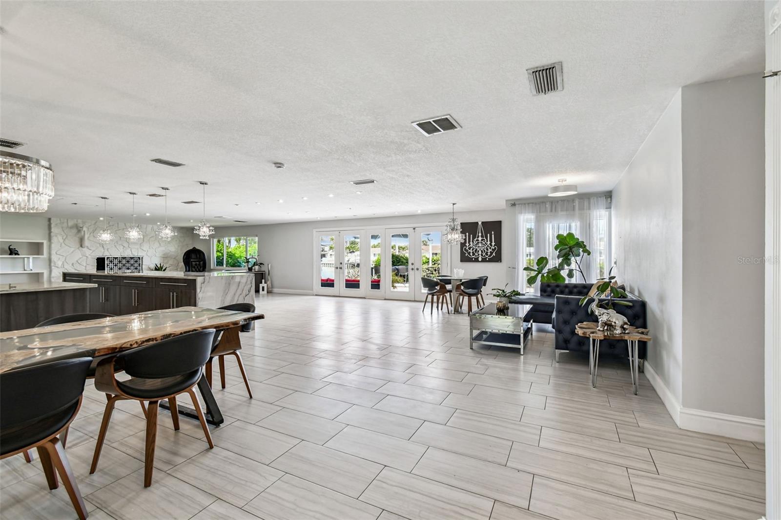 HOWARD ESTATES - Residential