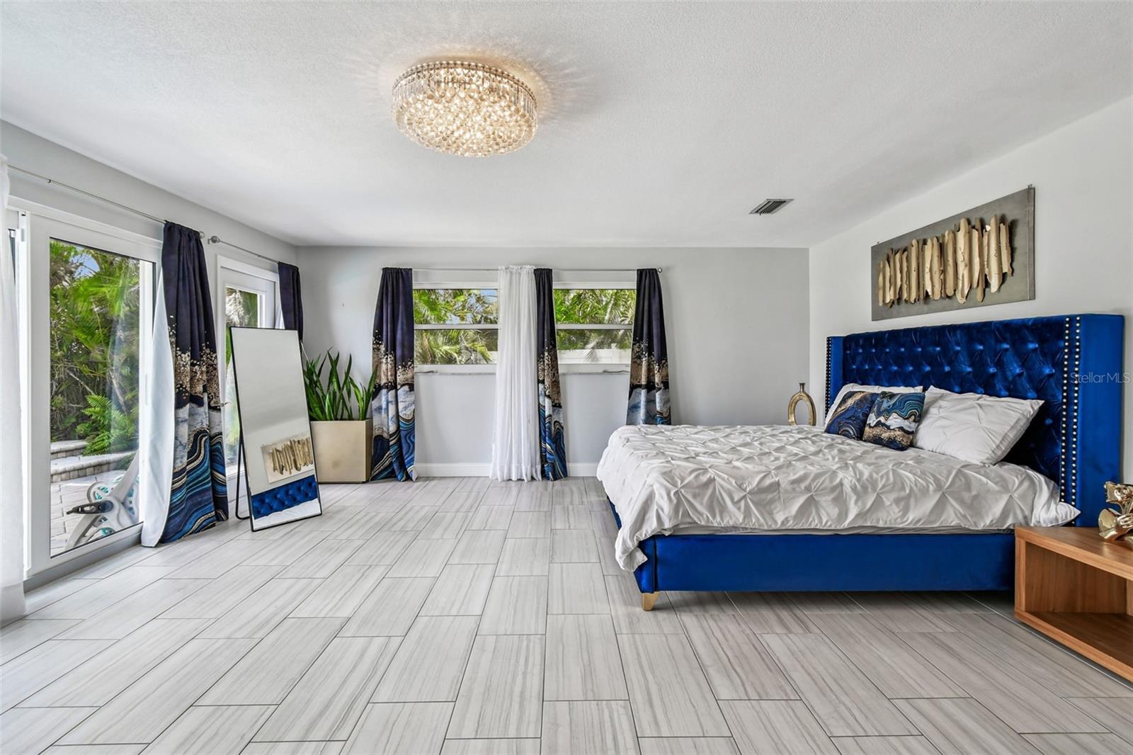 HOWARD ESTATES - Residential