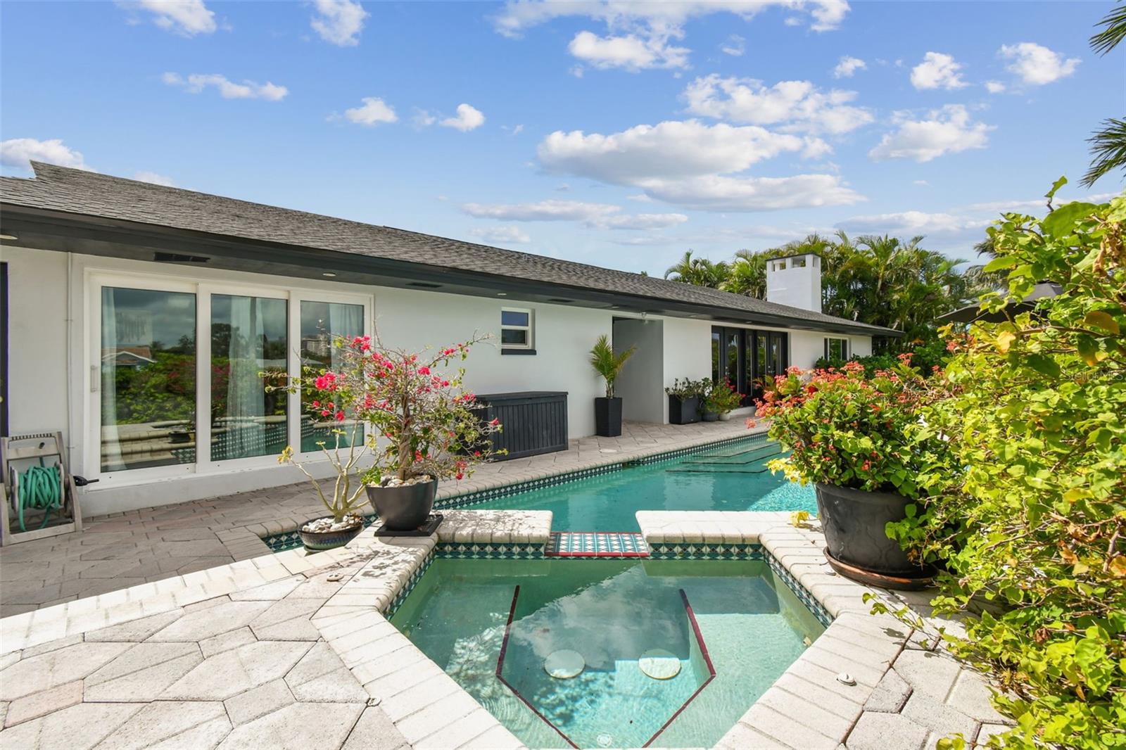 HOWARD ESTATES - Residential