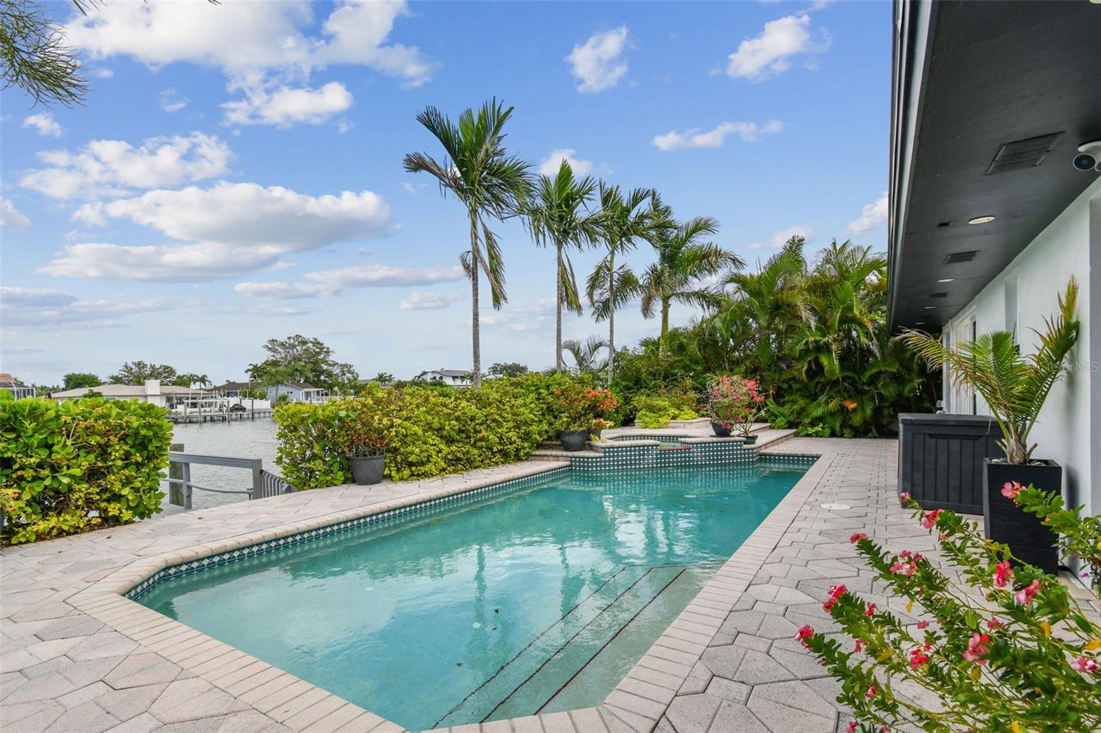 HOWARD ESTATES - Residential