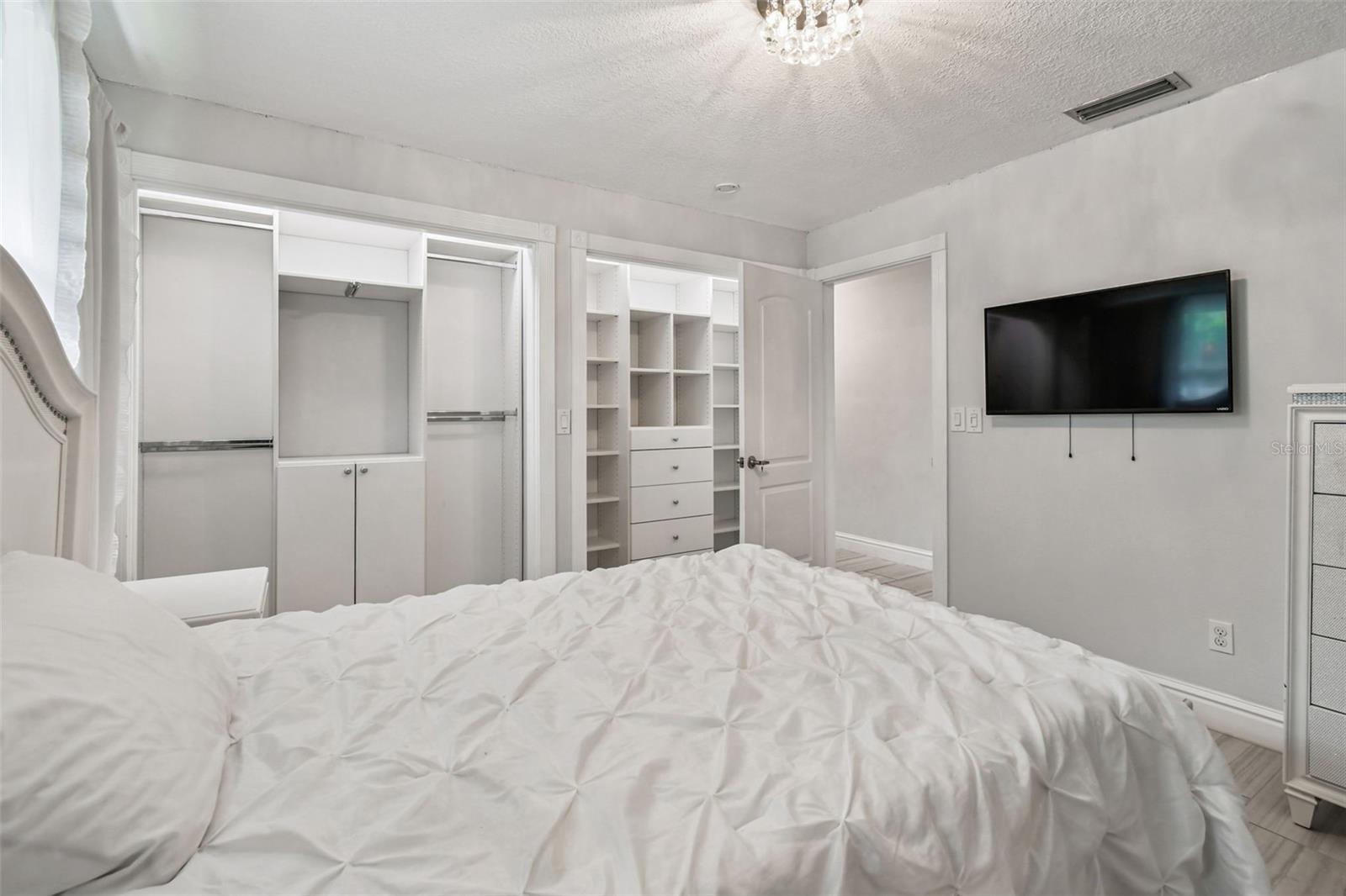 HOWARD ESTATES - Residential