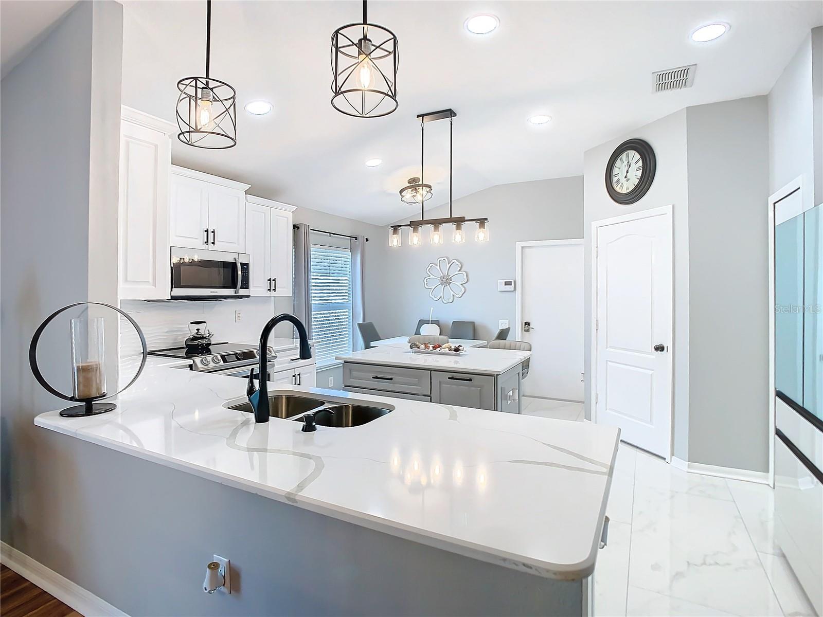 5237 GATO DEL SOL CIRCLE