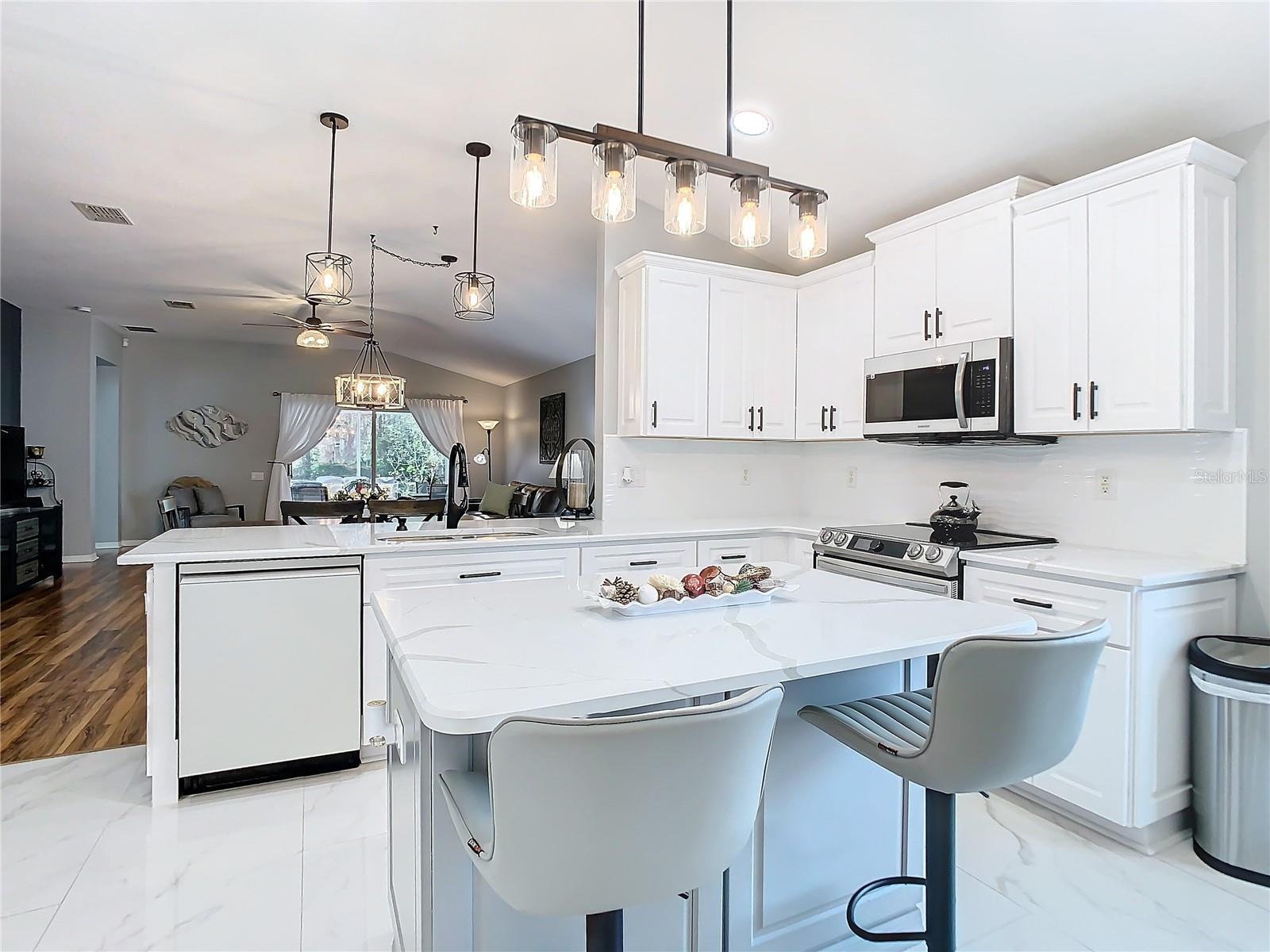 5237 GATO DEL SOL CIRCLE