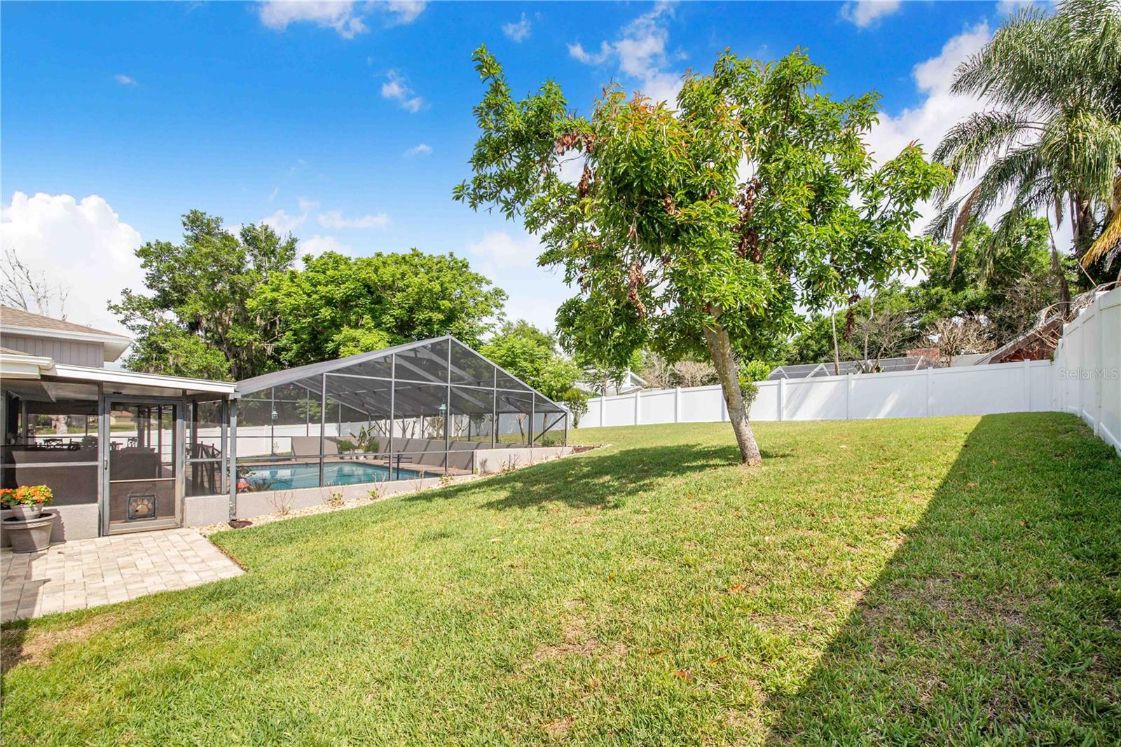 ELOISE WOODS LAKE MARIAM UNIT - Residential