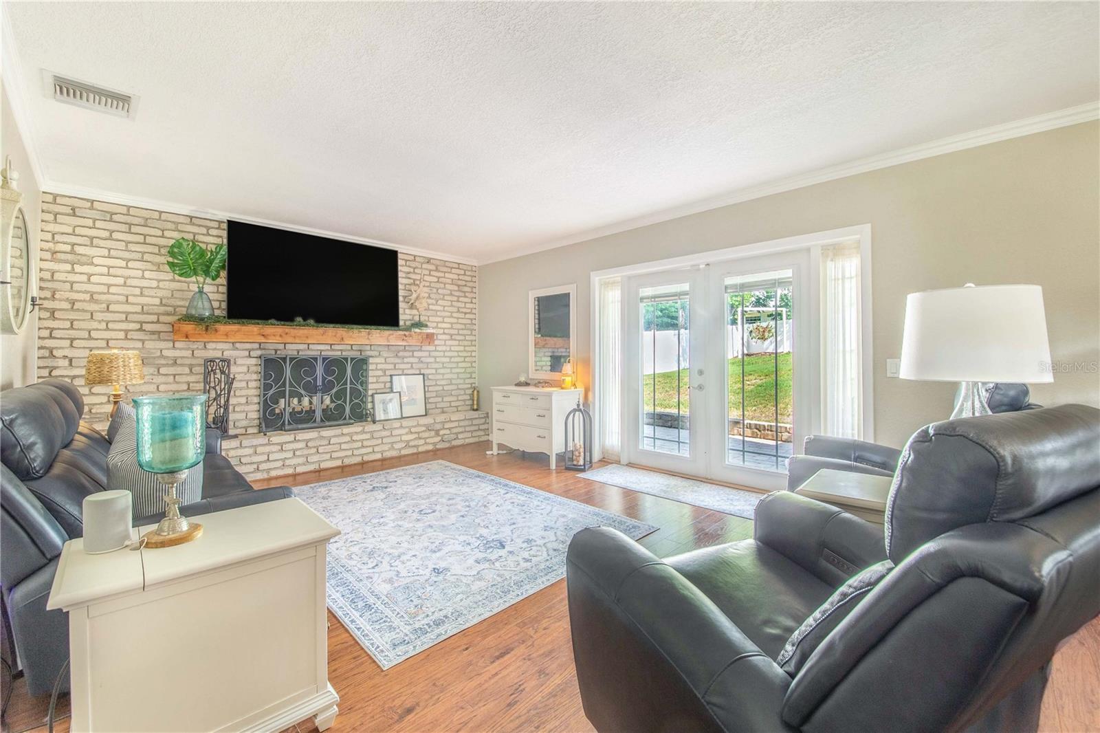 ELOISE WOODS LAKE MARIAM UNIT - Residential