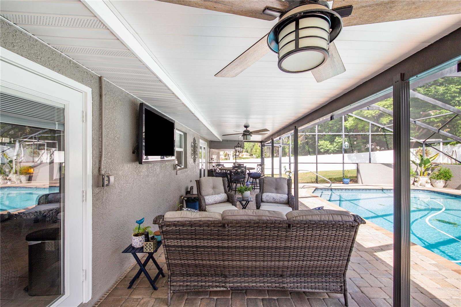 ELOISE WOODS LAKE MARIAM UNIT - Residential