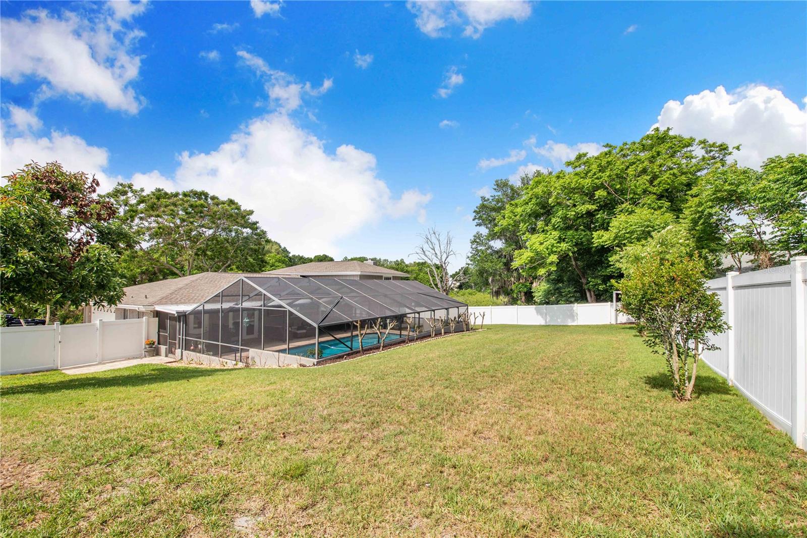 ELOISE WOODS LAKE MARIAM UNIT - Residential