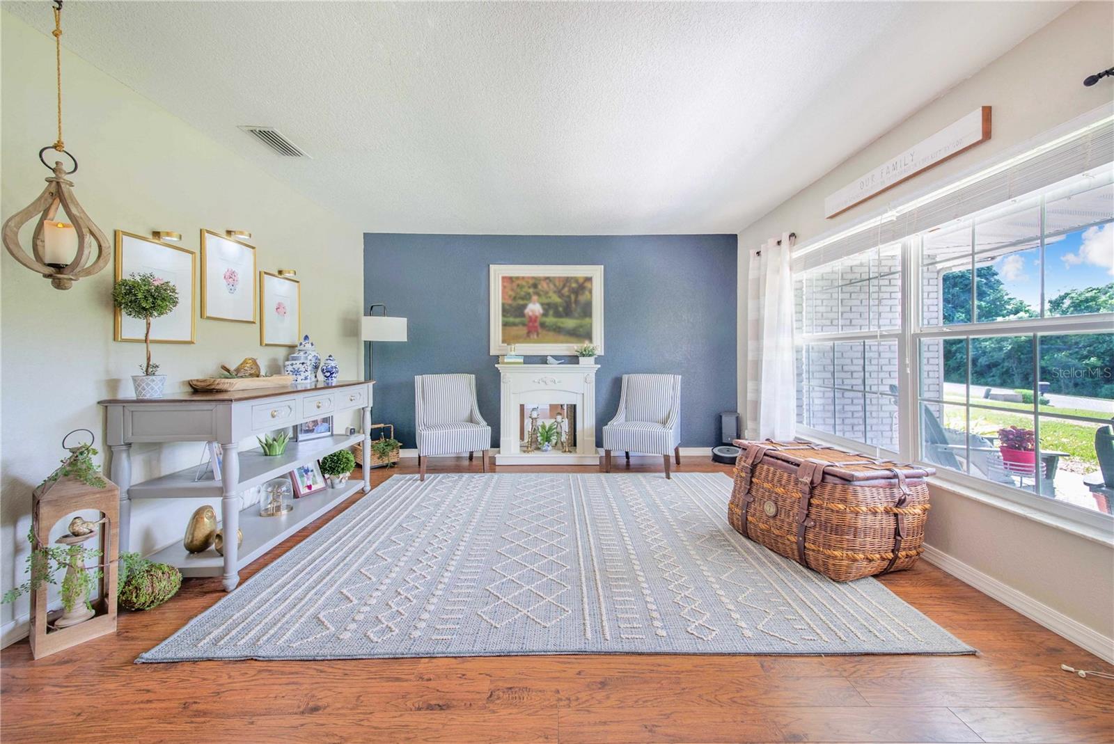 ELOISE WOODS LAKE MARIAM UNIT - Residential