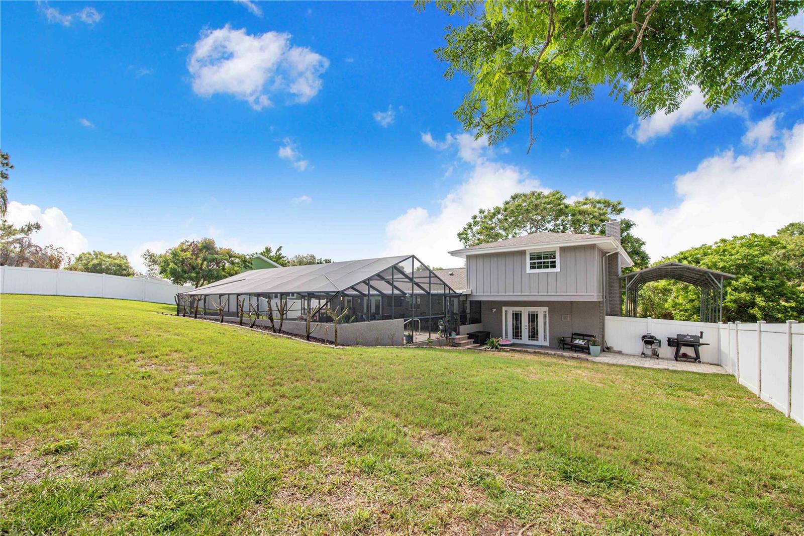 ELOISE WOODS LAKE MARIAM UNIT - Residential