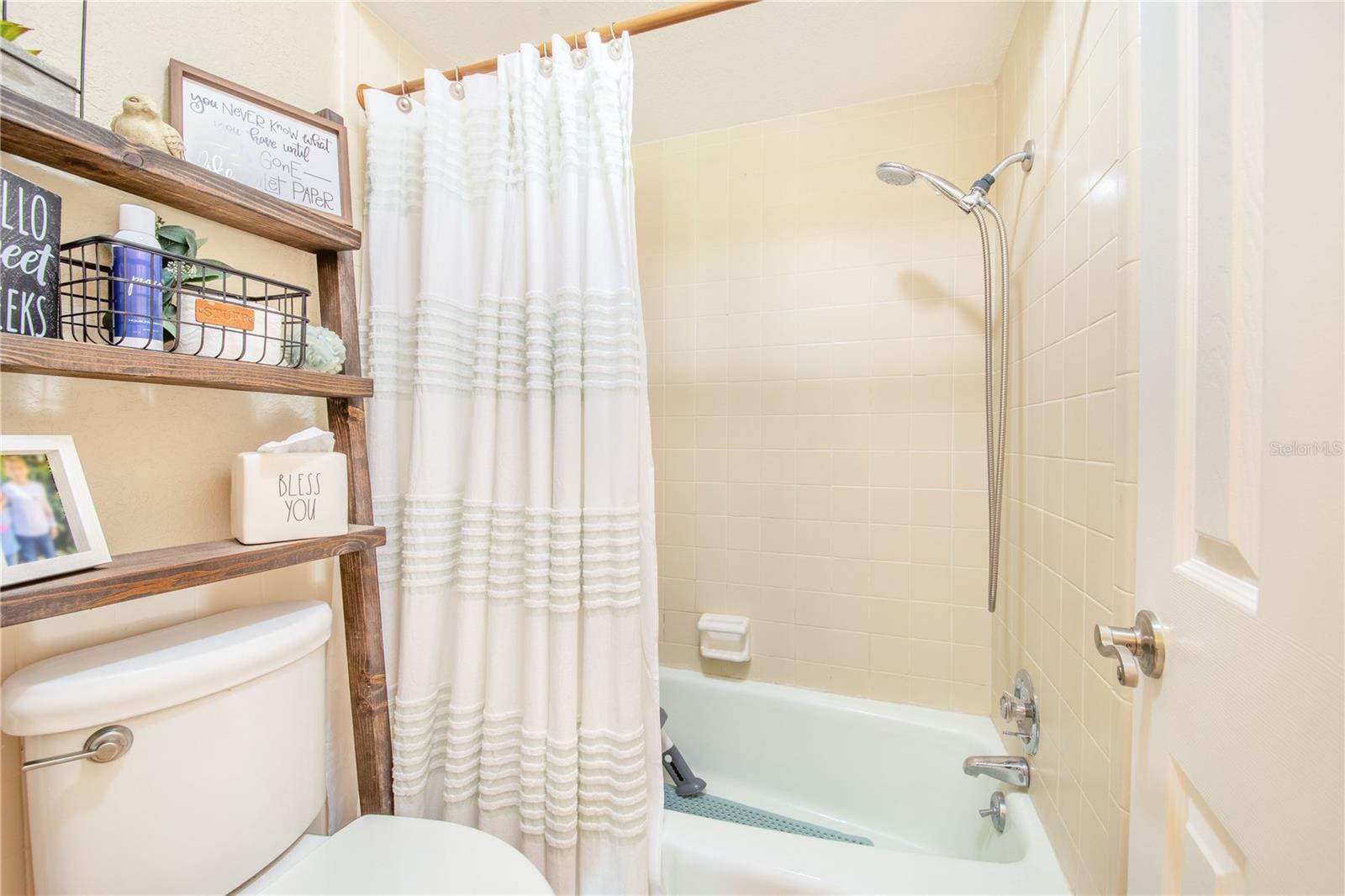 ELOISE WOODS LAKE MARIAM UNIT - Residential