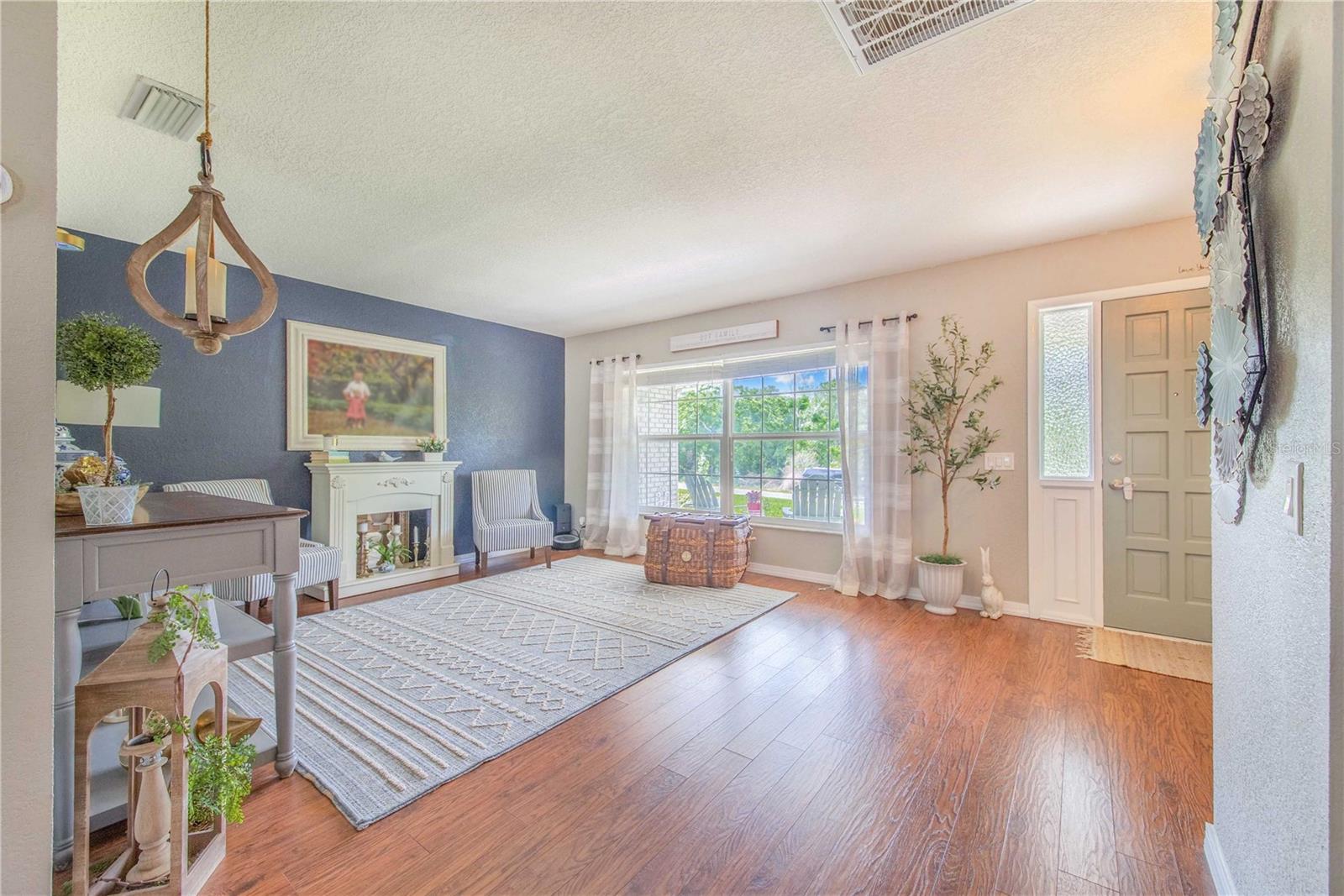 ELOISE WOODS LAKE MARIAM UNIT - Residential