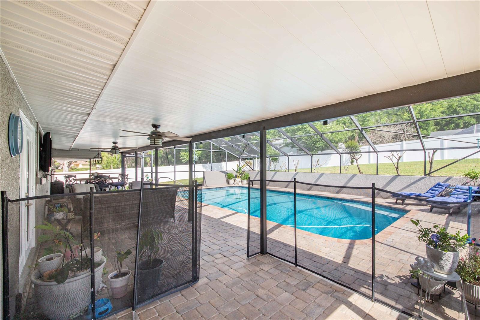 ELOISE WOODS LAKE MARIAM UNIT - Residential