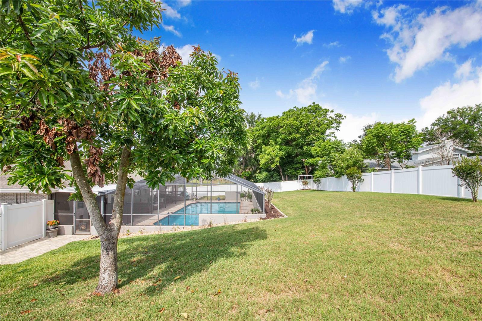 ELOISE WOODS LAKE MARIAM UNIT - Residential