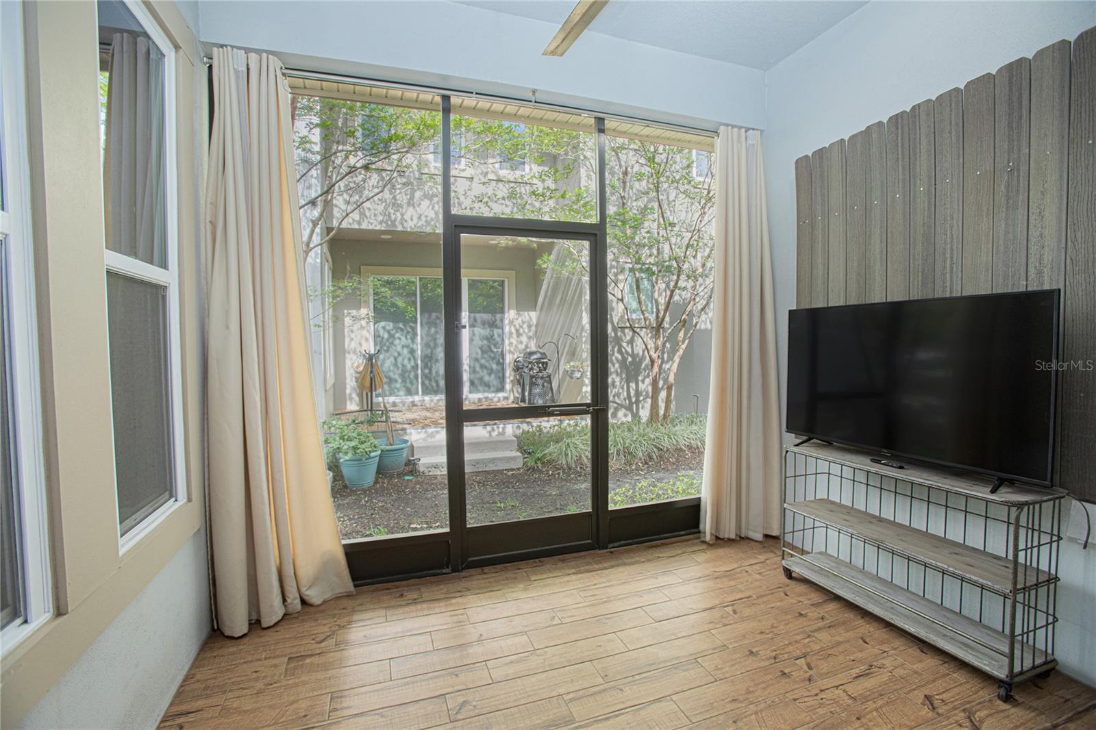 LAUREATE PARK - Residential