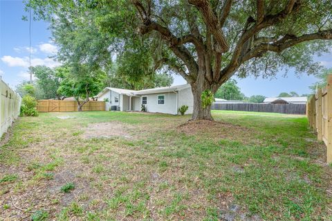 A home in LAKELAND