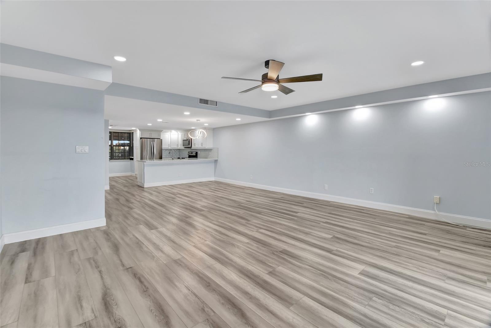 MARINA POINT PH 01 CONDO - Residential