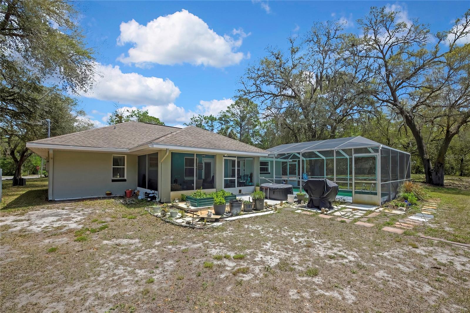 CRYSTAL MANOR UNIT 03 - Residential
