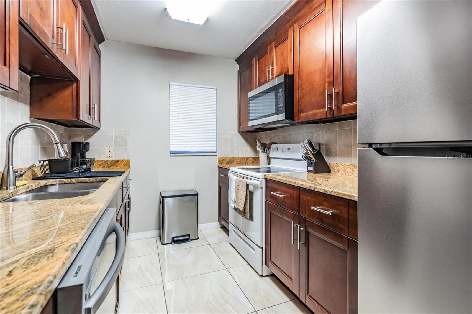 LA VENTURA A CONDO - Residential Lease