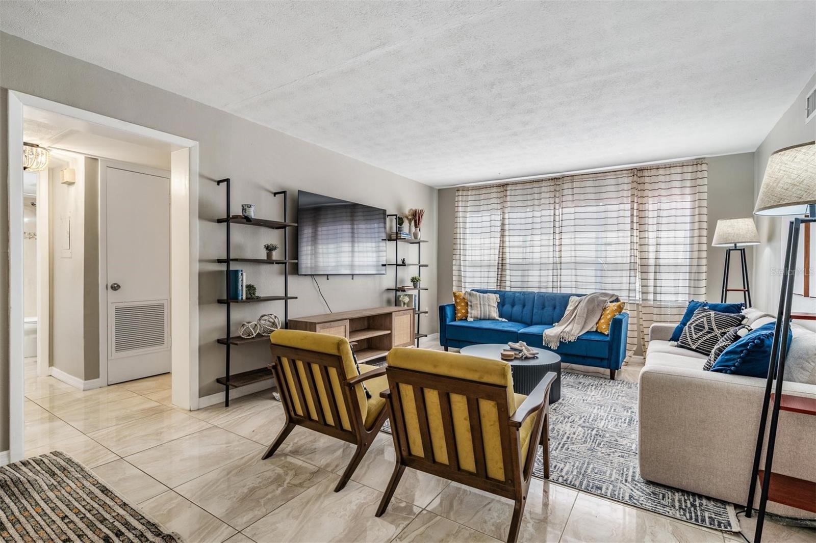 LA VENTURA A CONDO - Residential Lease