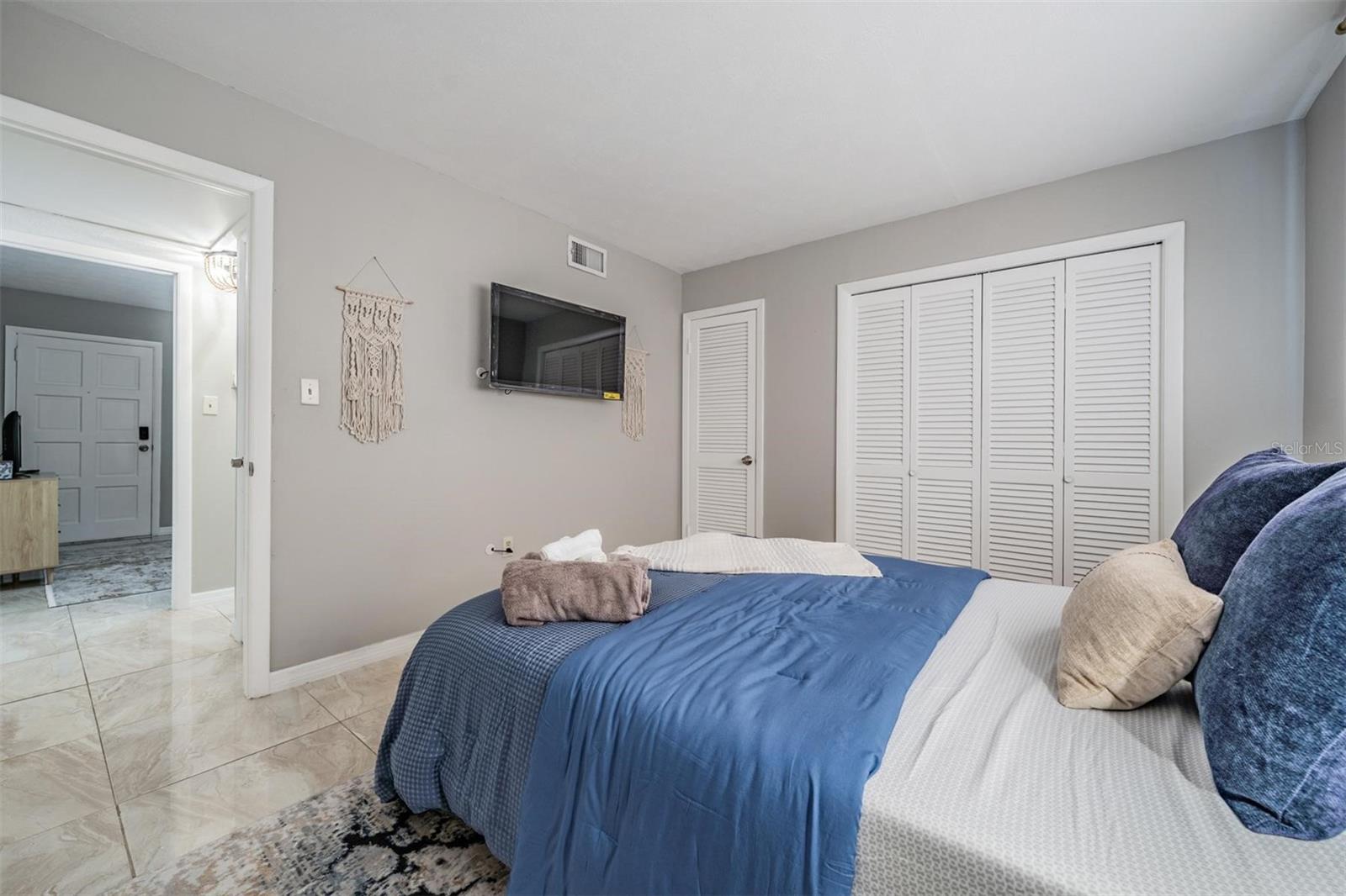 LA VENTURA A CONDO - Residential Lease