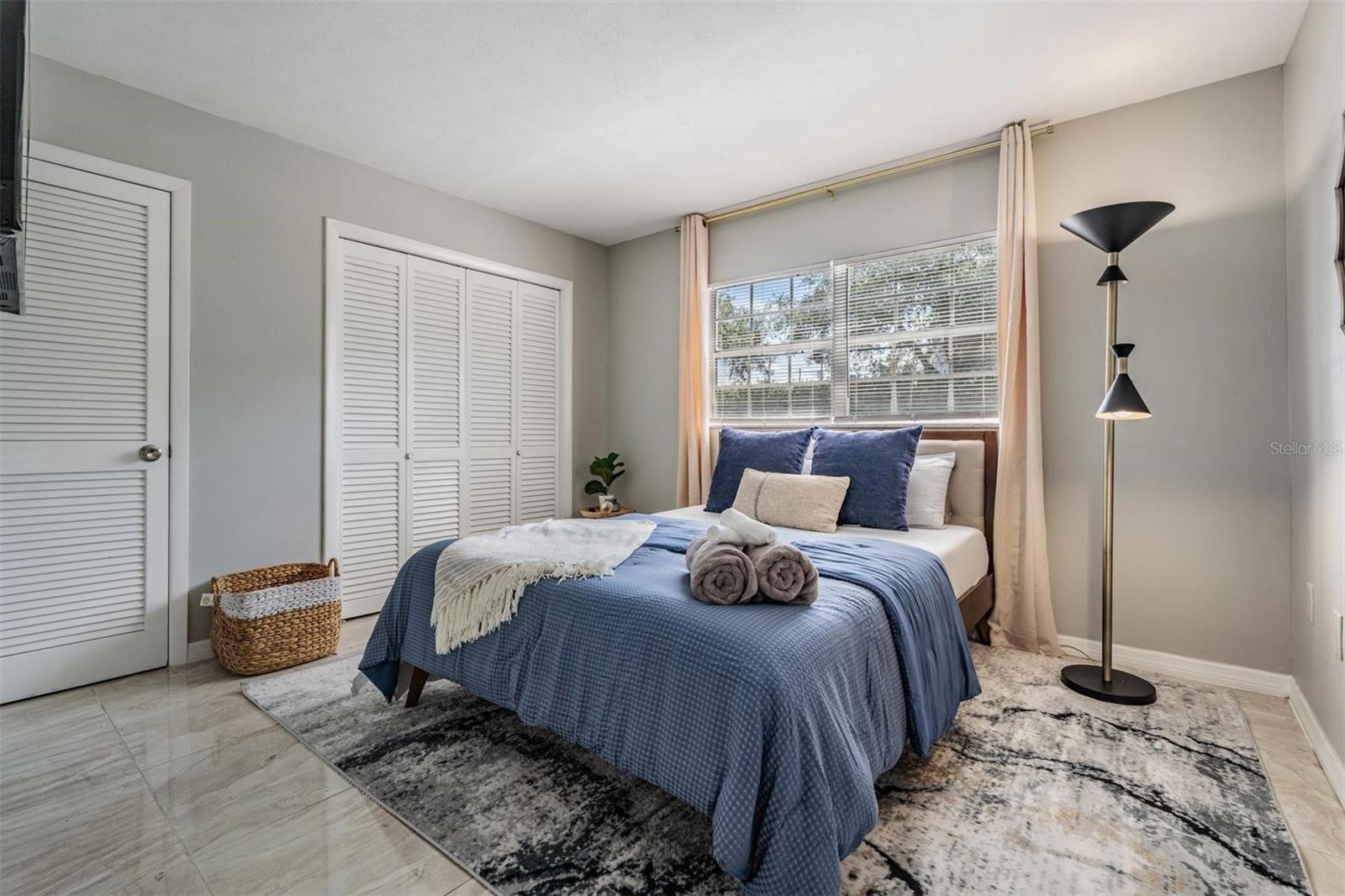 LA VENTURA A CONDO - Residential Lease