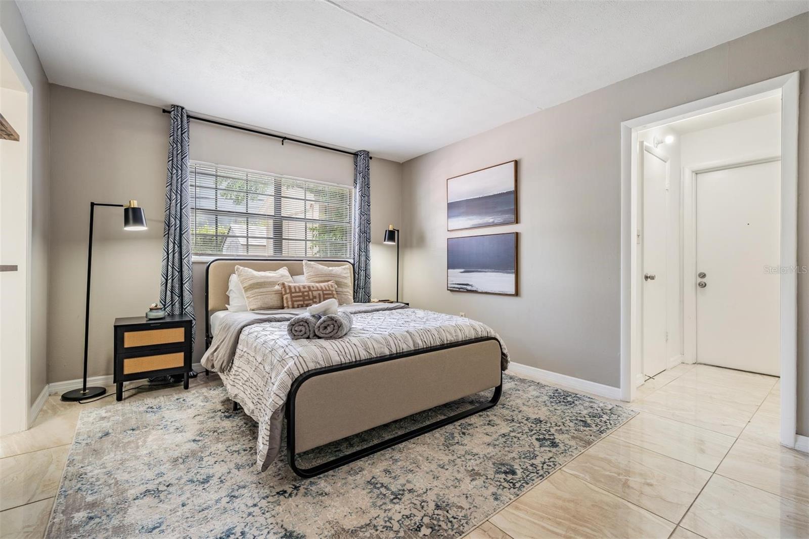 LA VENTURA A CONDO - Residential Lease