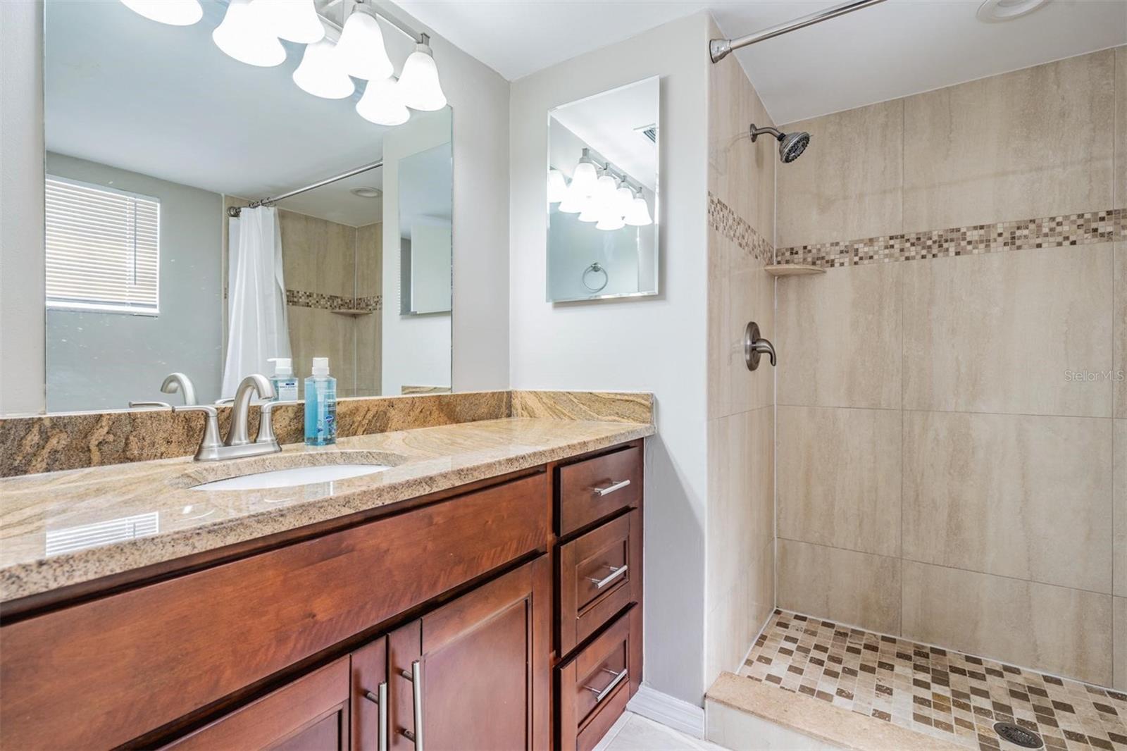 LA VENTURA A CONDO - Residential Lease