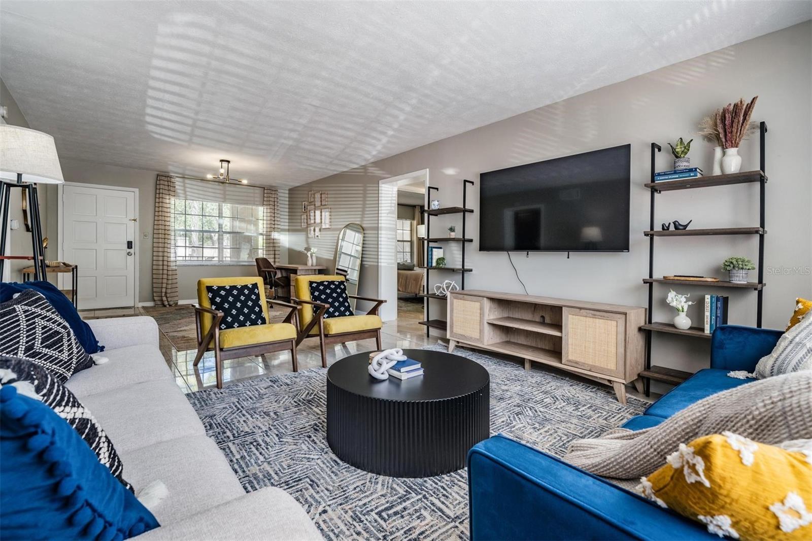 LA VENTURA A CONDO - Residential Lease