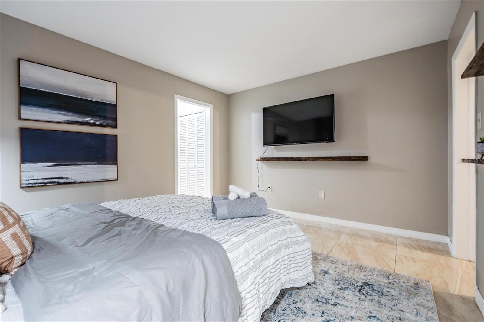 LA VENTURA A CONDO - Residential Lease