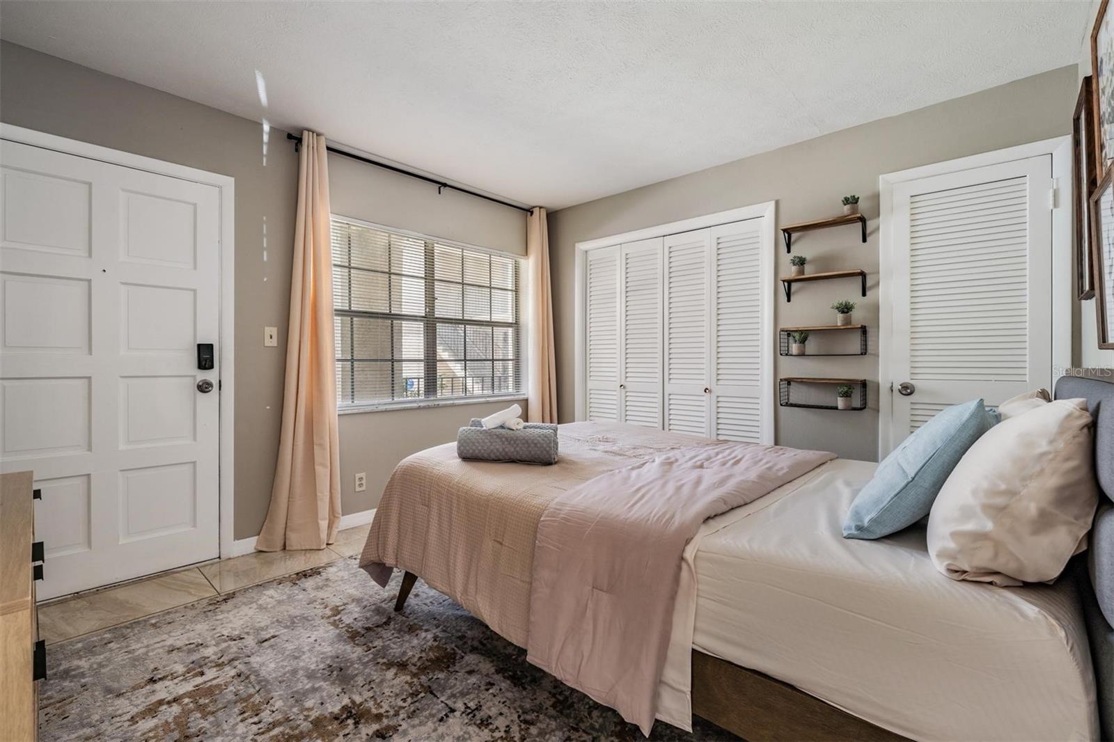 LA VENTURA A CONDO - Residential Lease