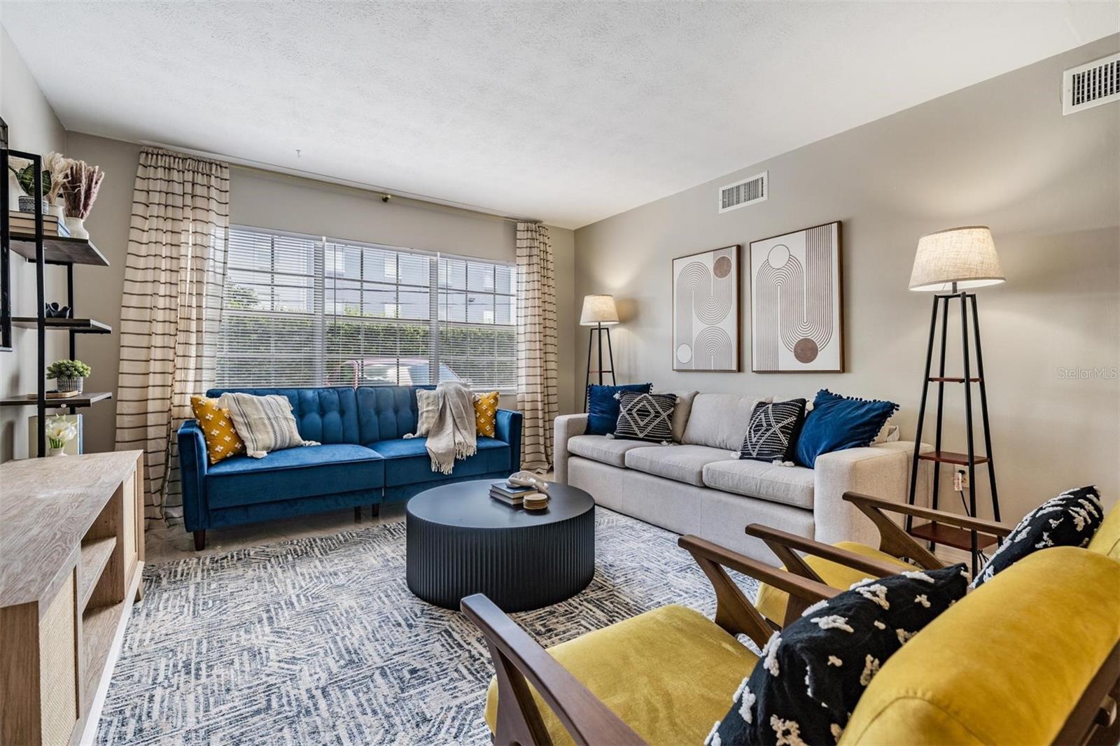 LA VENTURA A CONDO - Residential Lease