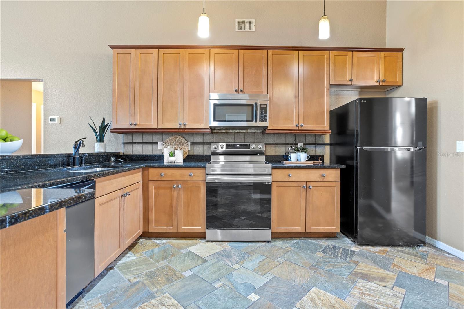 HUCKLEBERRY FIELDS N 4 - Residential