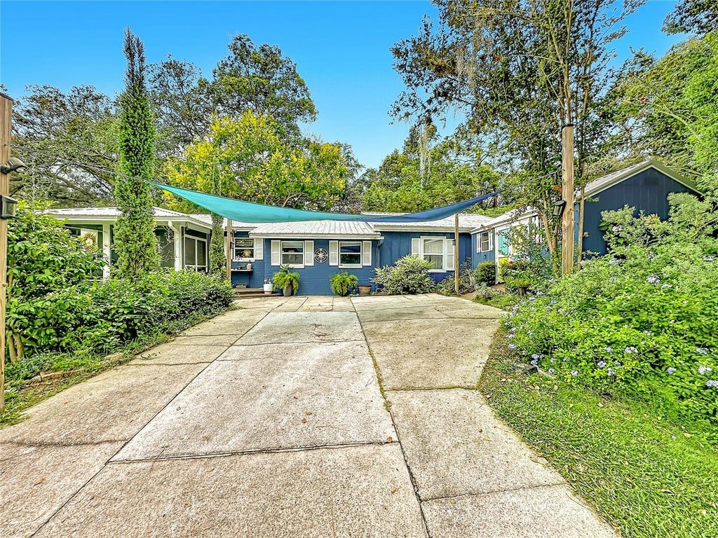 Photo of 560 Live Oak Avenue, Keystone Heights, FL 32656 (MLS # O6444822)