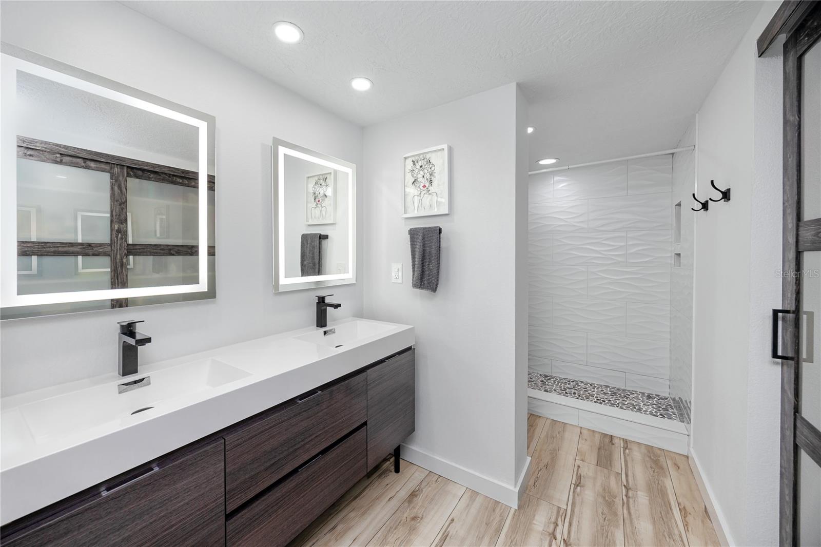 REDINGTON TOWERS 3 CONDO - Residential