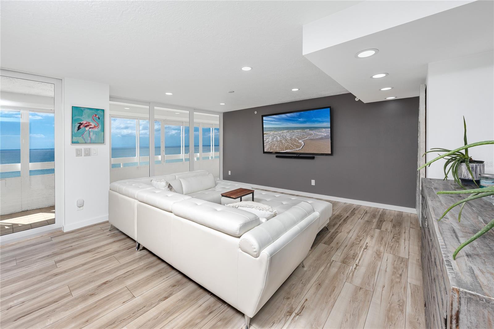 REDINGTON TOWERS 3 CONDO - Residential