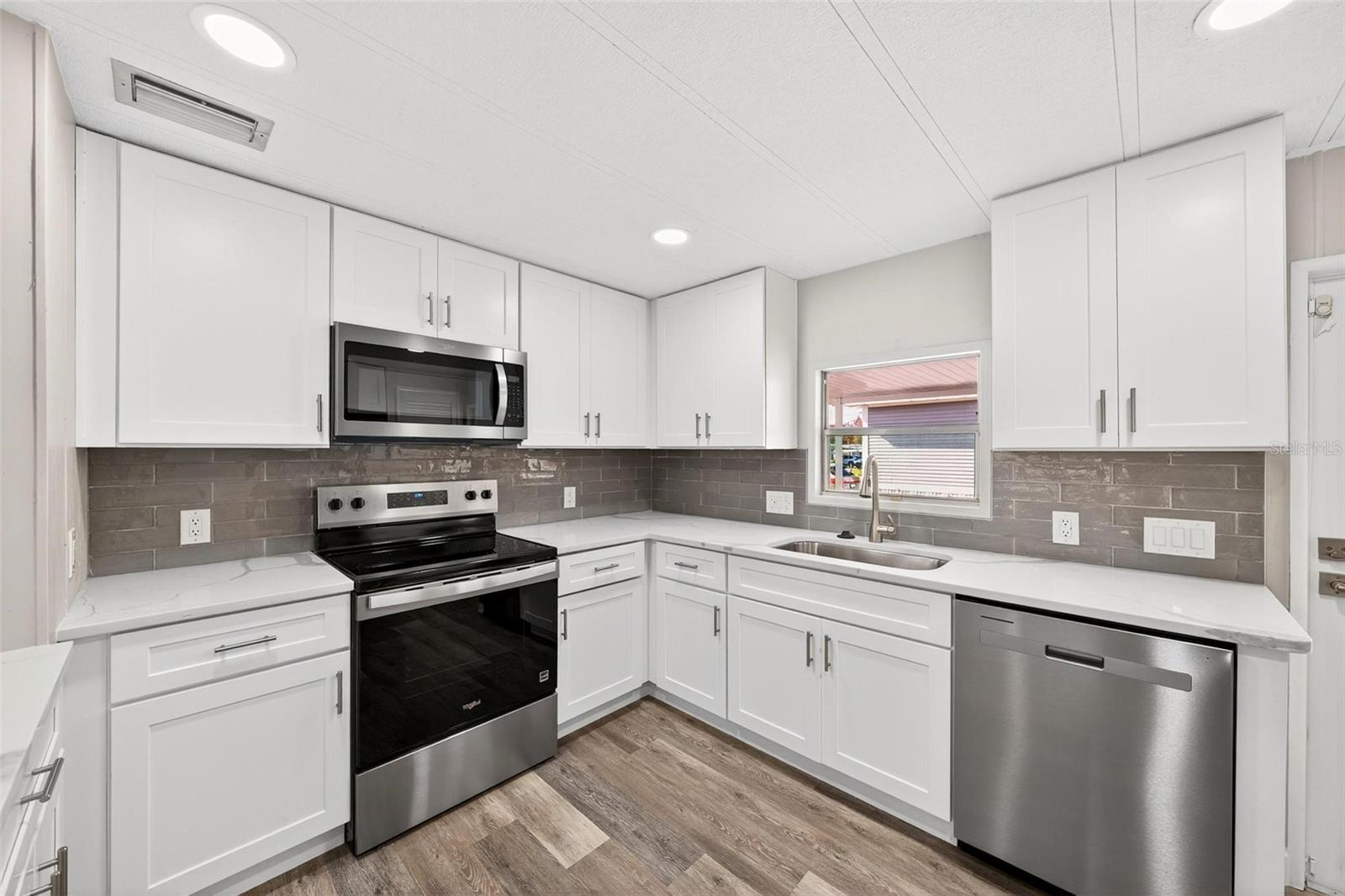 TAVARES LAKE FRANCES ESTATES - Residential