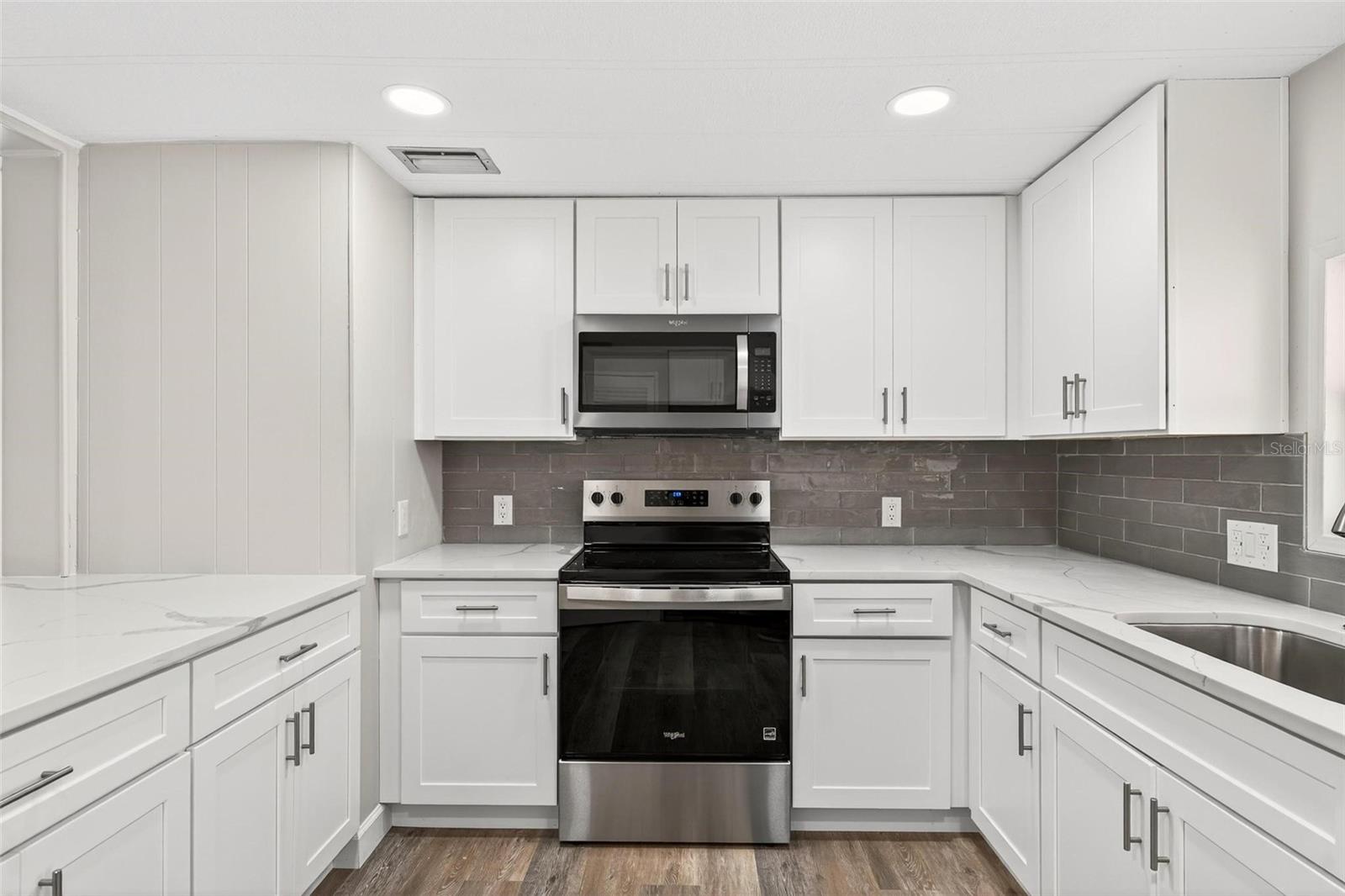 TAVARES LAKE FRANCES ESTATES - Residential