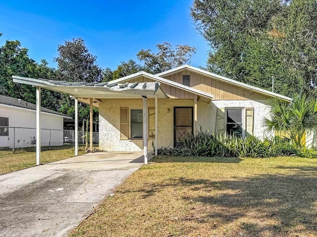 Photo of 1807 N Barnes Street, Plant City, FL 33563 (MLS # O6361952)