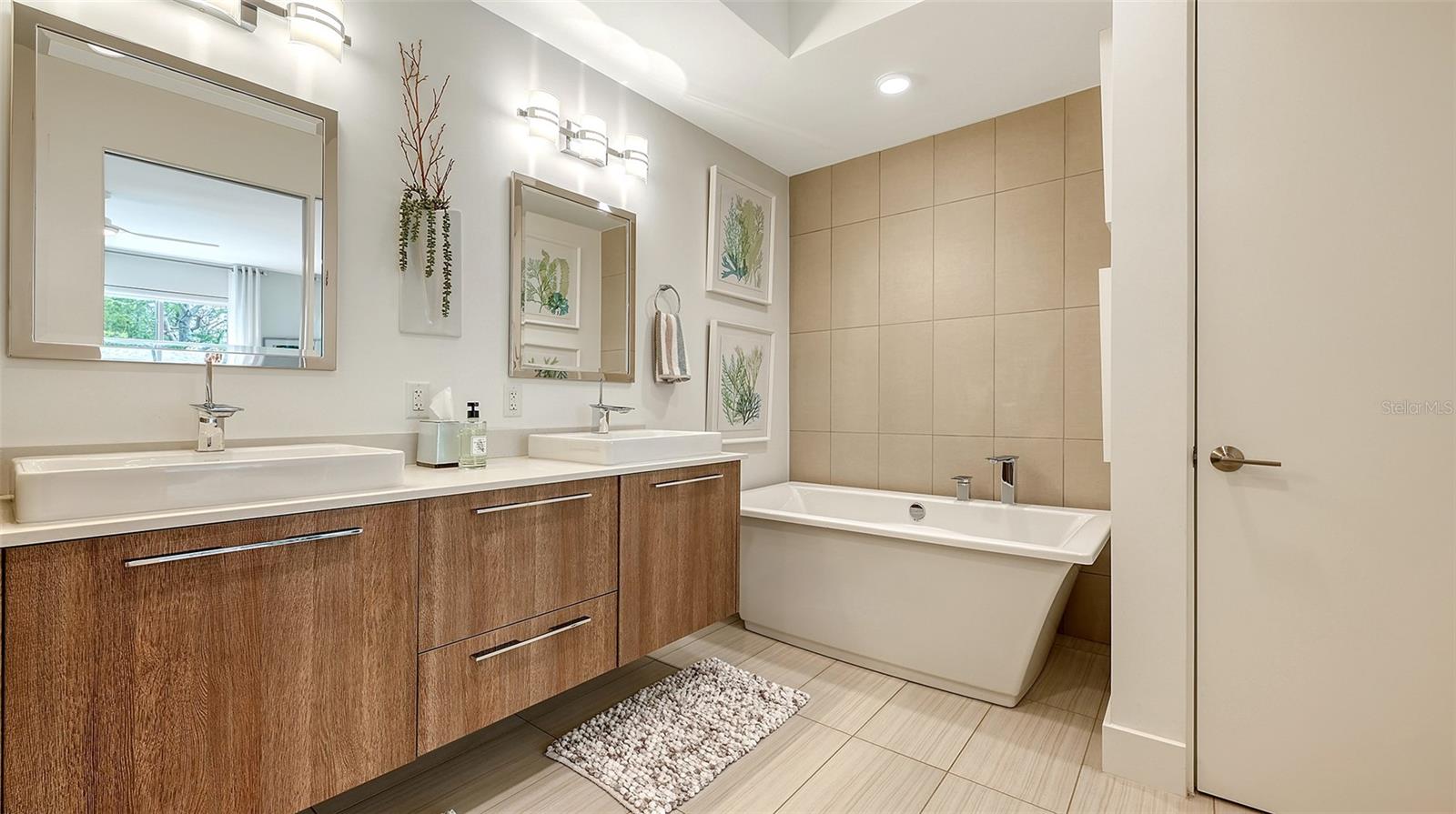 PARK RESIDENCES/LIDO KEY - Residential