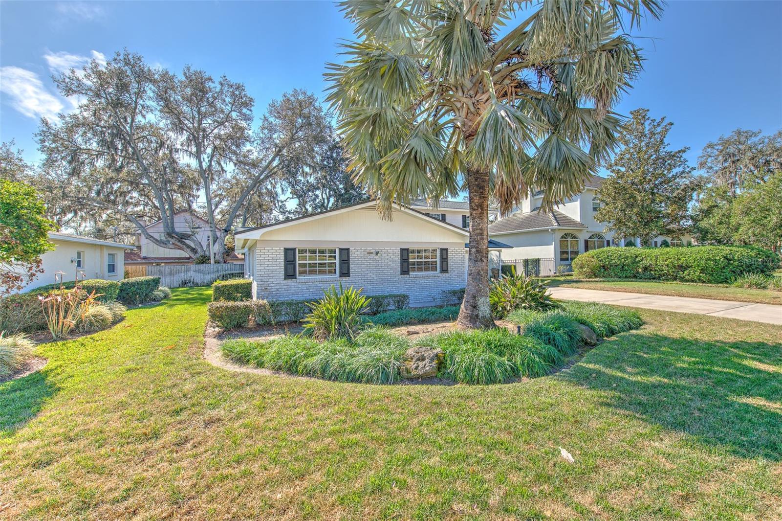 711 BANNOCKBURN AVENUE