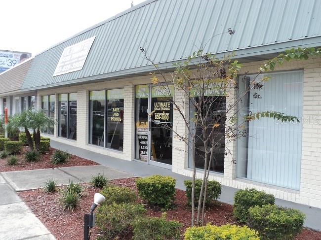 Prime END-CAP Retail Space for Lease in South Tampa with Dale Mabry Hwy frontage and onsite parking---Position your business in one of the most sought-after areas of South Tampa---Virgina Park! This highly visible commercial space offers a fantastic opportunity for businesses looking to expand or launch in a prime location. This retail center is surrounded by major businesses, shopping, and restaurants and is located along S Dale Mabry Hwy between W Euclid Ave and W El Prado Blvd.
Key Features---- High Traffic & Visibility: Situated along one of South Tampa’s most traveled thoroughfares, ensuring excellent exposure. Flexible Zoning: CG (Commercial General) zoning allows for a wide range of uses, including retail, office, and service businesses.
Open Floor Plan: Perfect for customization, with an adaptable layout to suit your business needs and features floor to ceiling store front windows.
Convenient Amenities: Space includes 1 restroom and storage area.
Whether you're looking to establish a new retail presence or need a convenient office space, this location provides the ideal platform for your business success. Call today to schedule a showing! 1,070sf+/- l $30.00psf NNN
